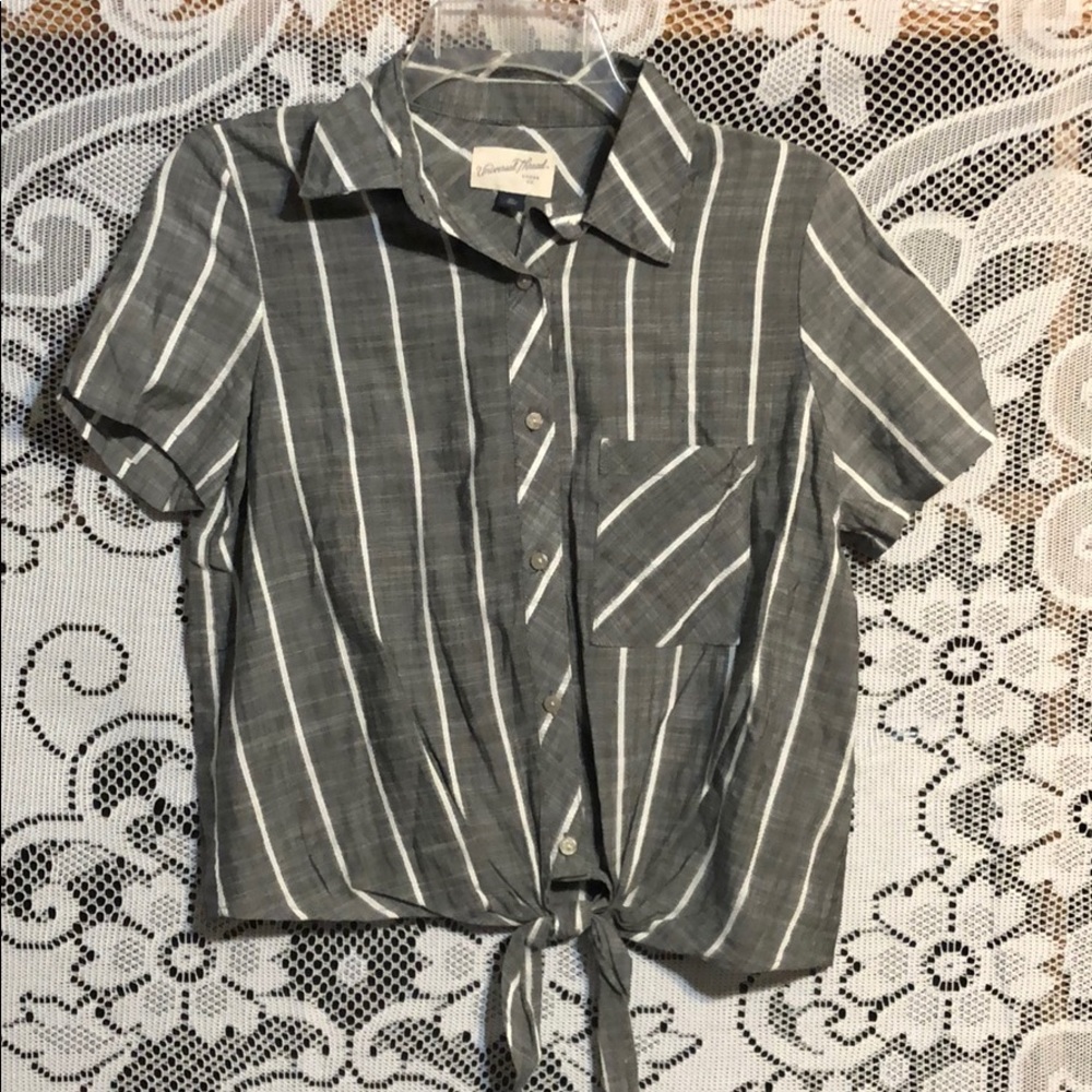 🍉 Universal Thread Gray Button Up